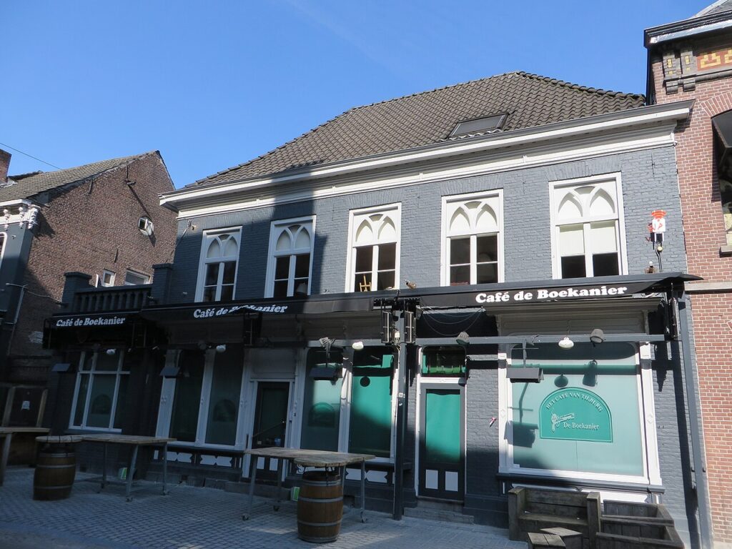 Hoofdstraat 81 Marktplein 120